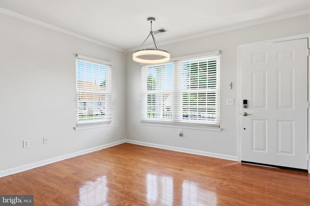 52 AVENROWE COURT