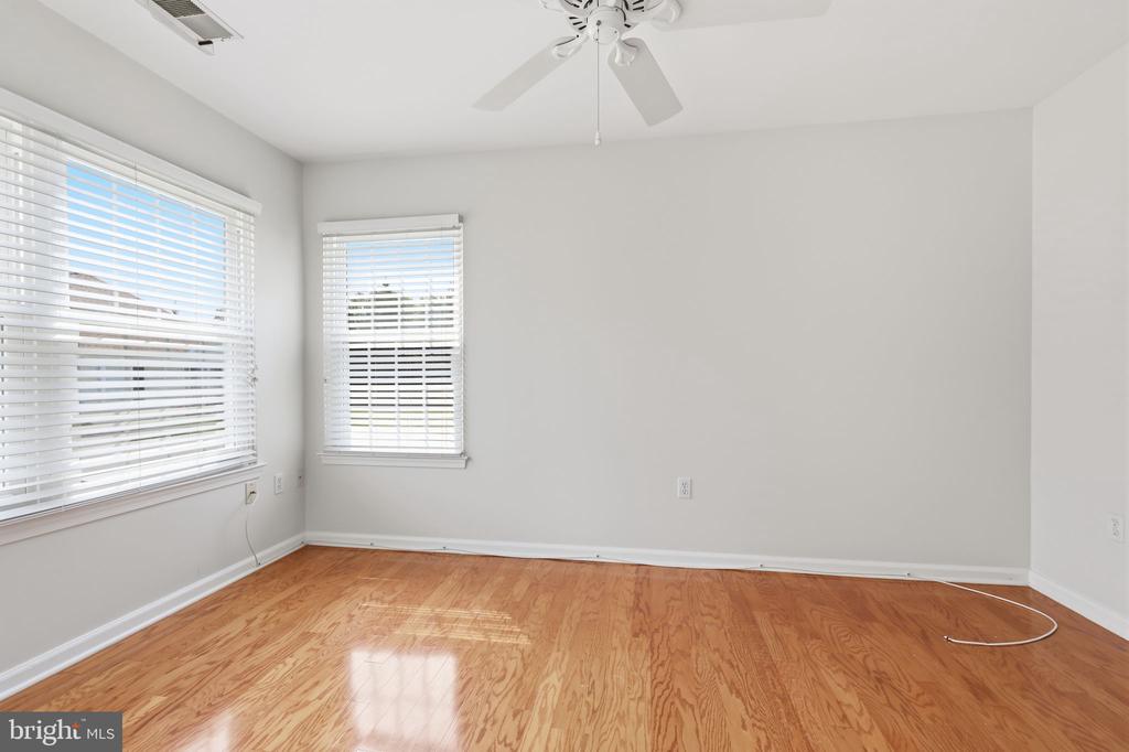 52 AVENROWE COURT