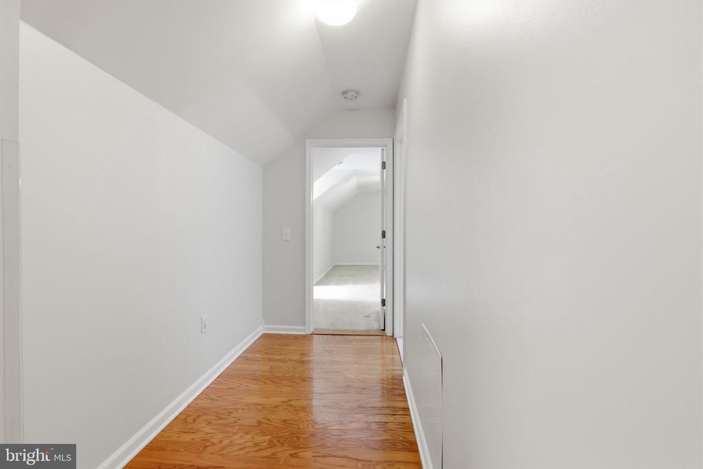 52 AVENROWE COURT