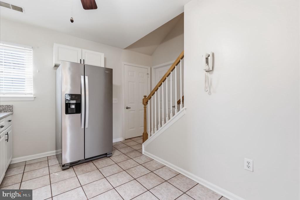 52 AVENROWE COURT