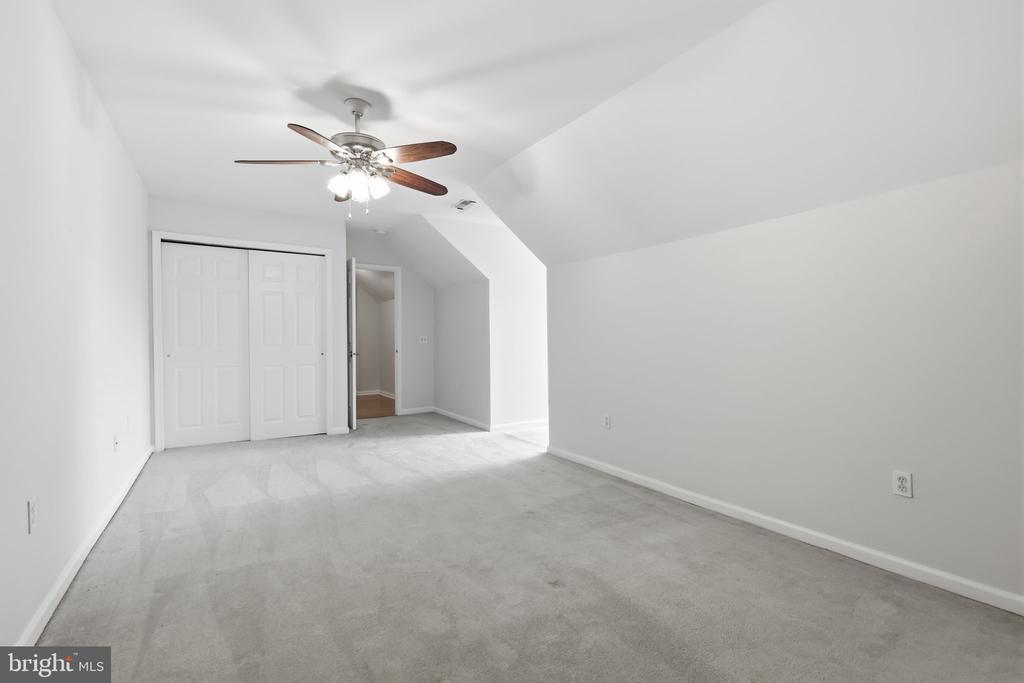 52 AVENROWE COURT