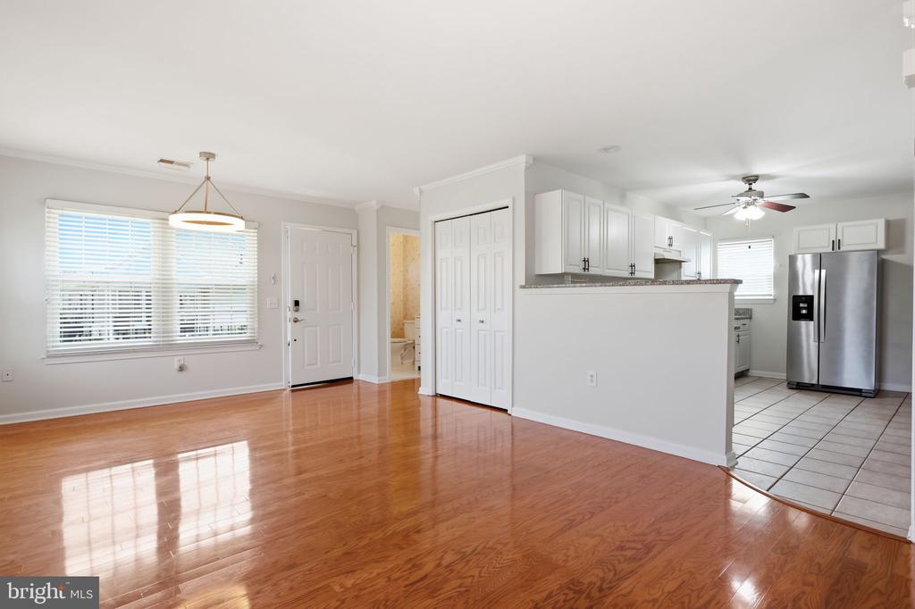 52 AVENROWE COURT