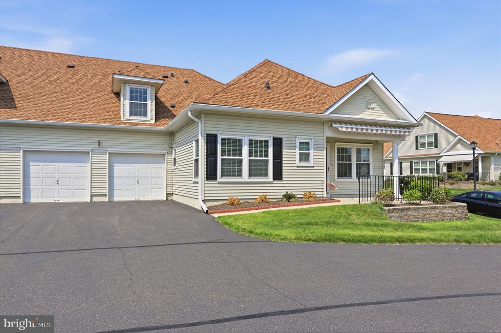 52 AVENROWE COURT