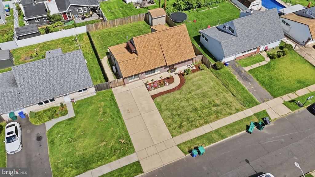 16 PARKSIDE CIRCLE