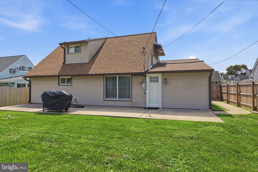 16 PARKSIDE CIRCLE