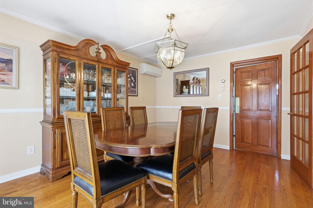 16 PARKSIDE CIRCLE
