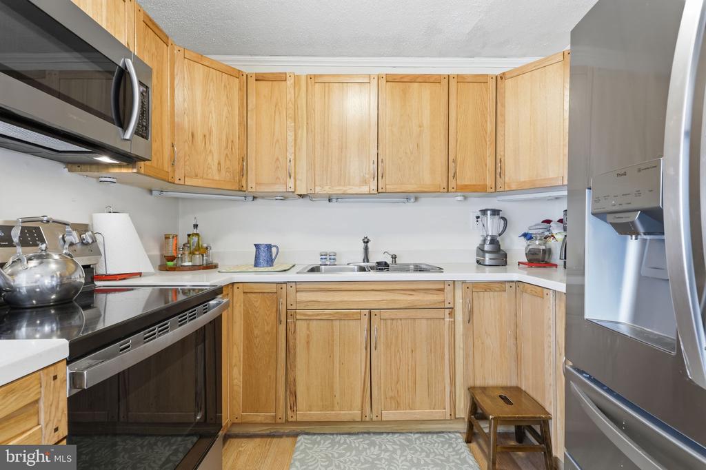 16 PARKSIDE CIRCLE