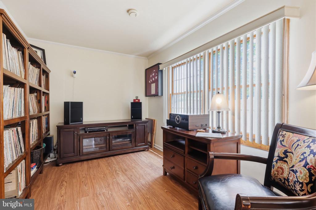 16 PARKSIDE CIRCLE