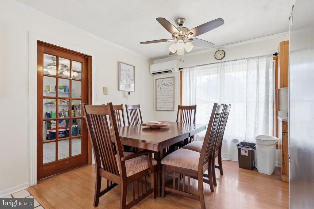 16 PARKSIDE CIRCLE