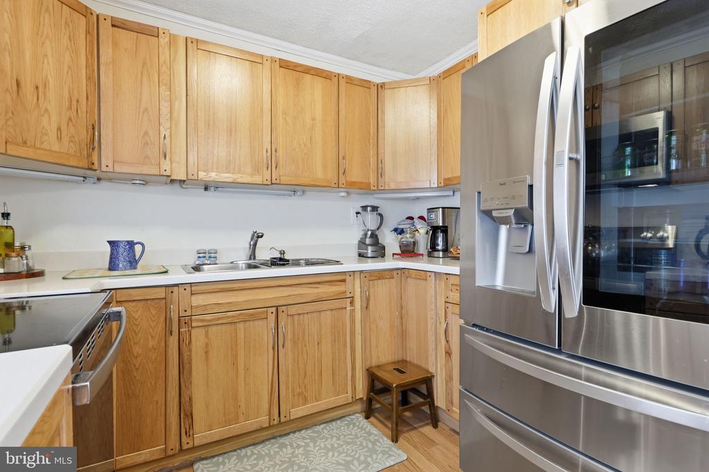 16 PARKSIDE CIRCLE