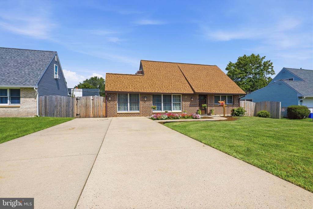 16 PARKSIDE CIRCLE