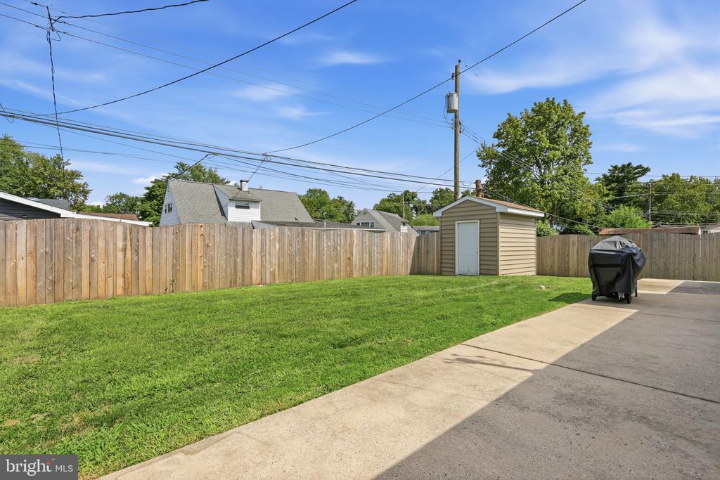 16 PARKSIDE CIRCLE