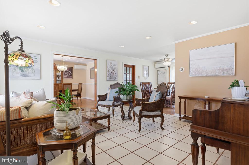 16 PARKSIDE CIRCLE