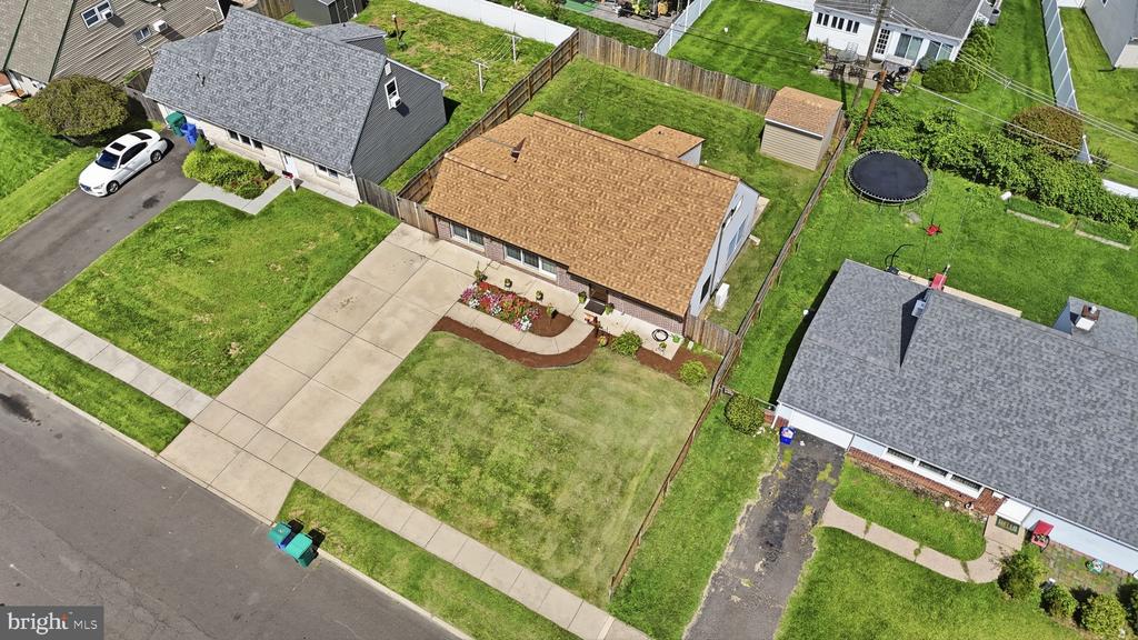 16 PARKSIDE CIRCLE