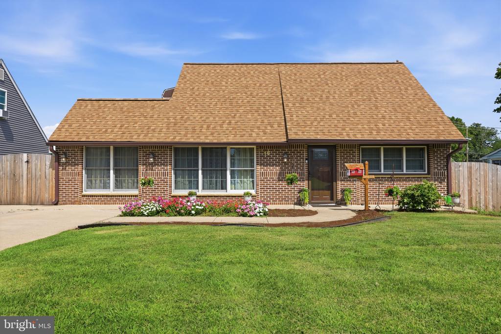 16 PARKSIDE CIRCLE