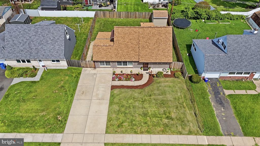 16 PARKSIDE CIRCLE