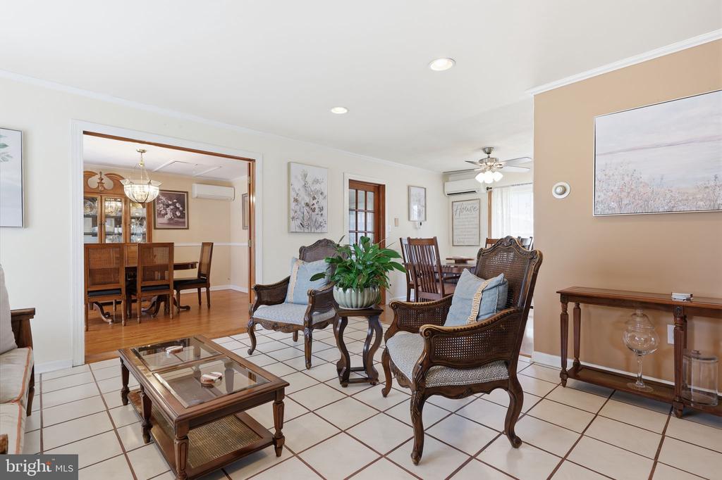 16 PARKSIDE CIRCLE