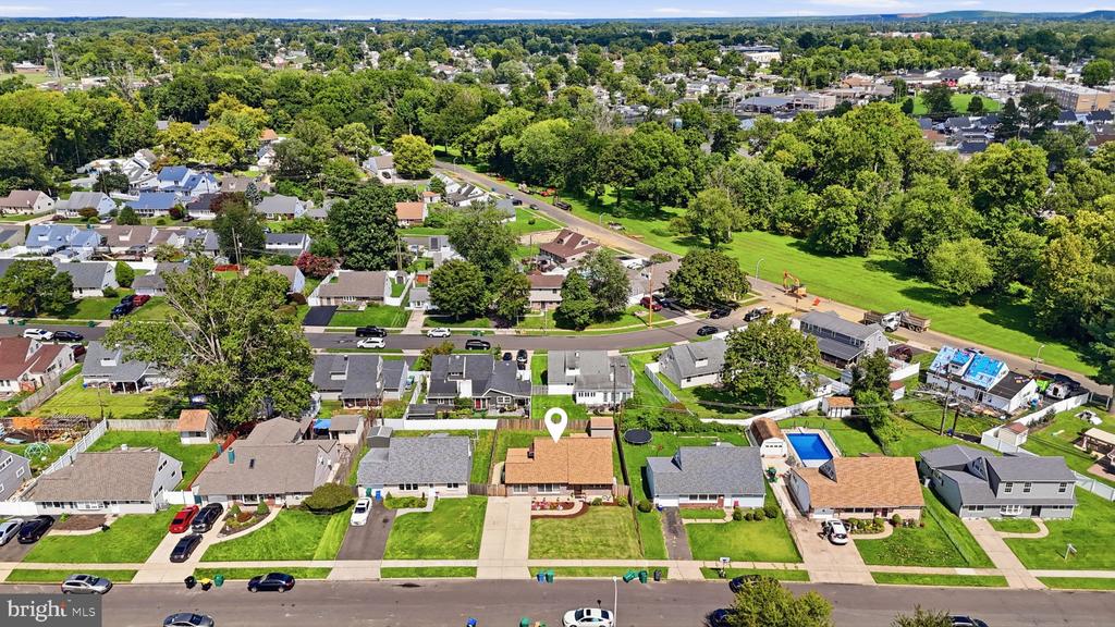 16 PARKSIDE CIRCLE