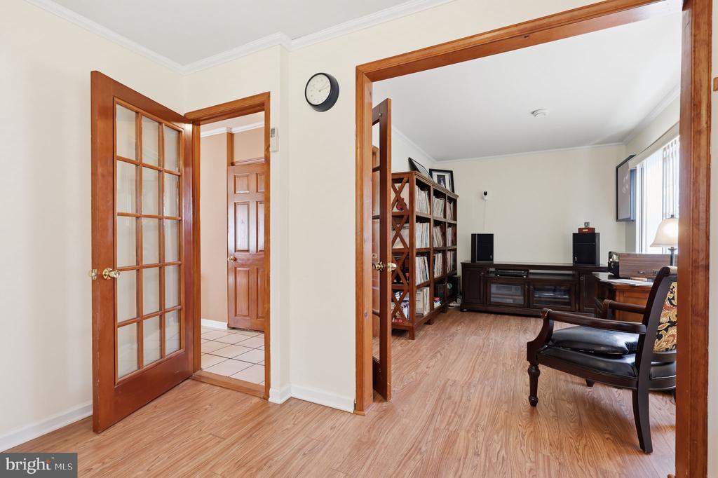 16 PARKSIDE CIRCLE