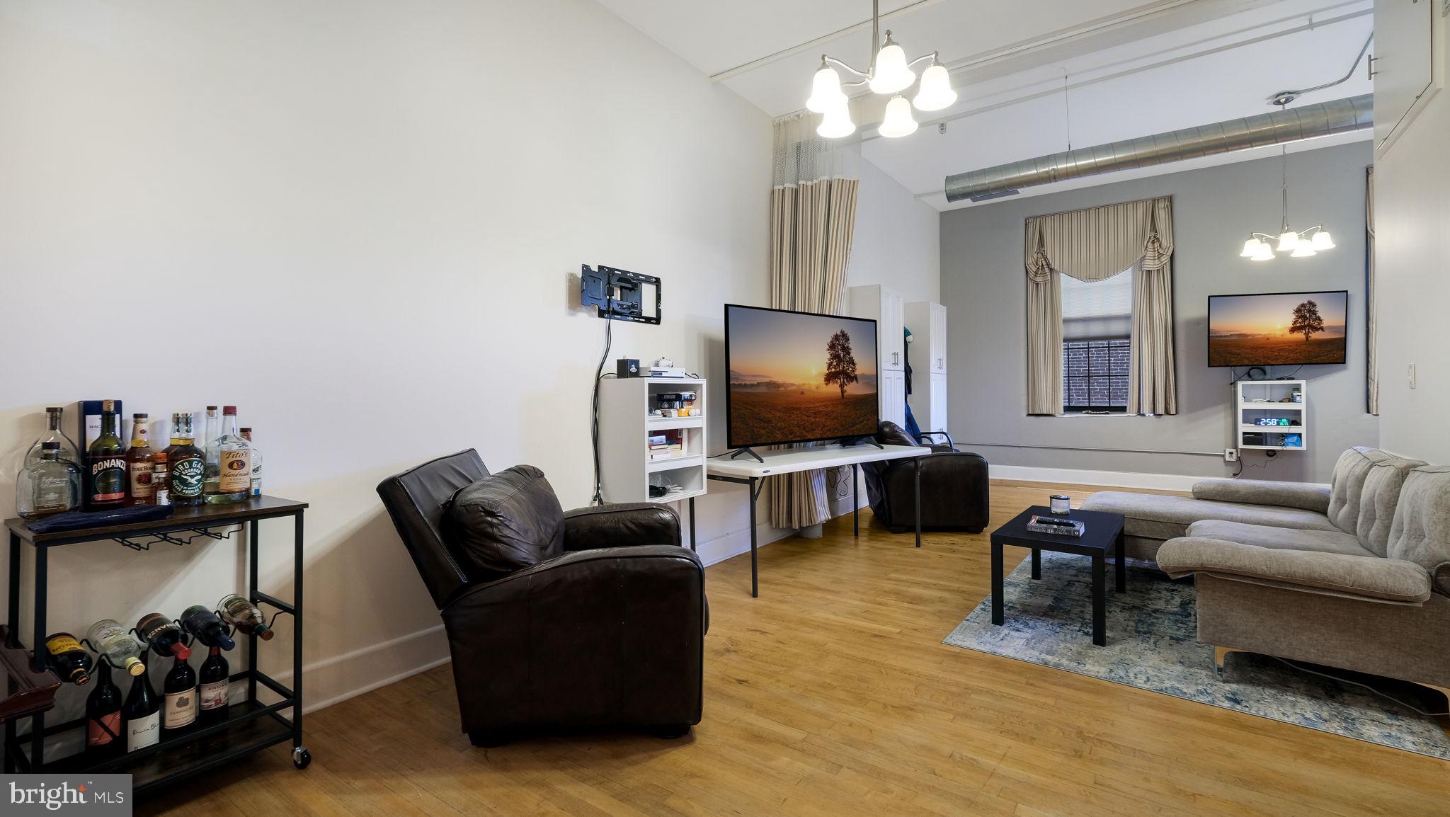 200 Lincoln Ave #211