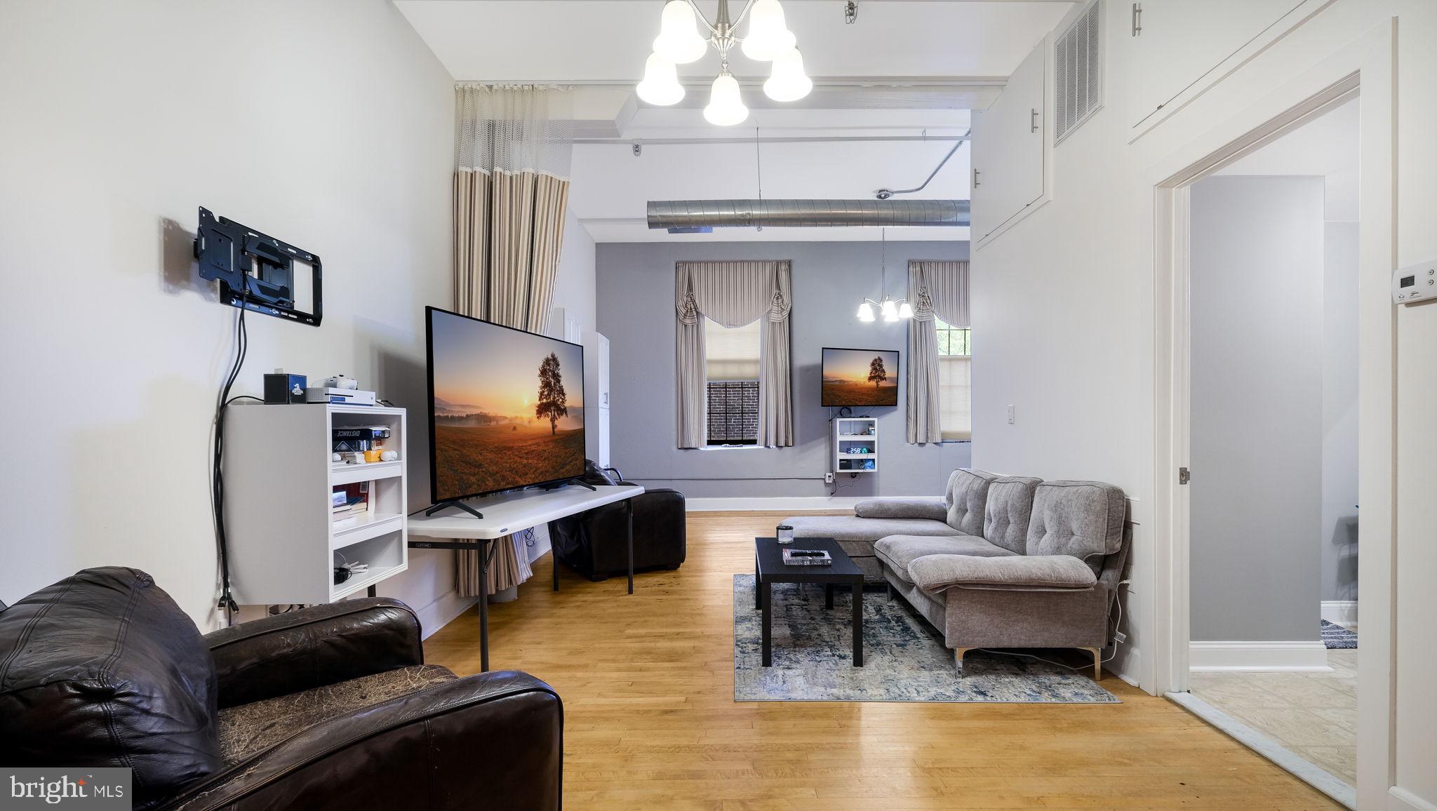 200 Lincoln Ave #211