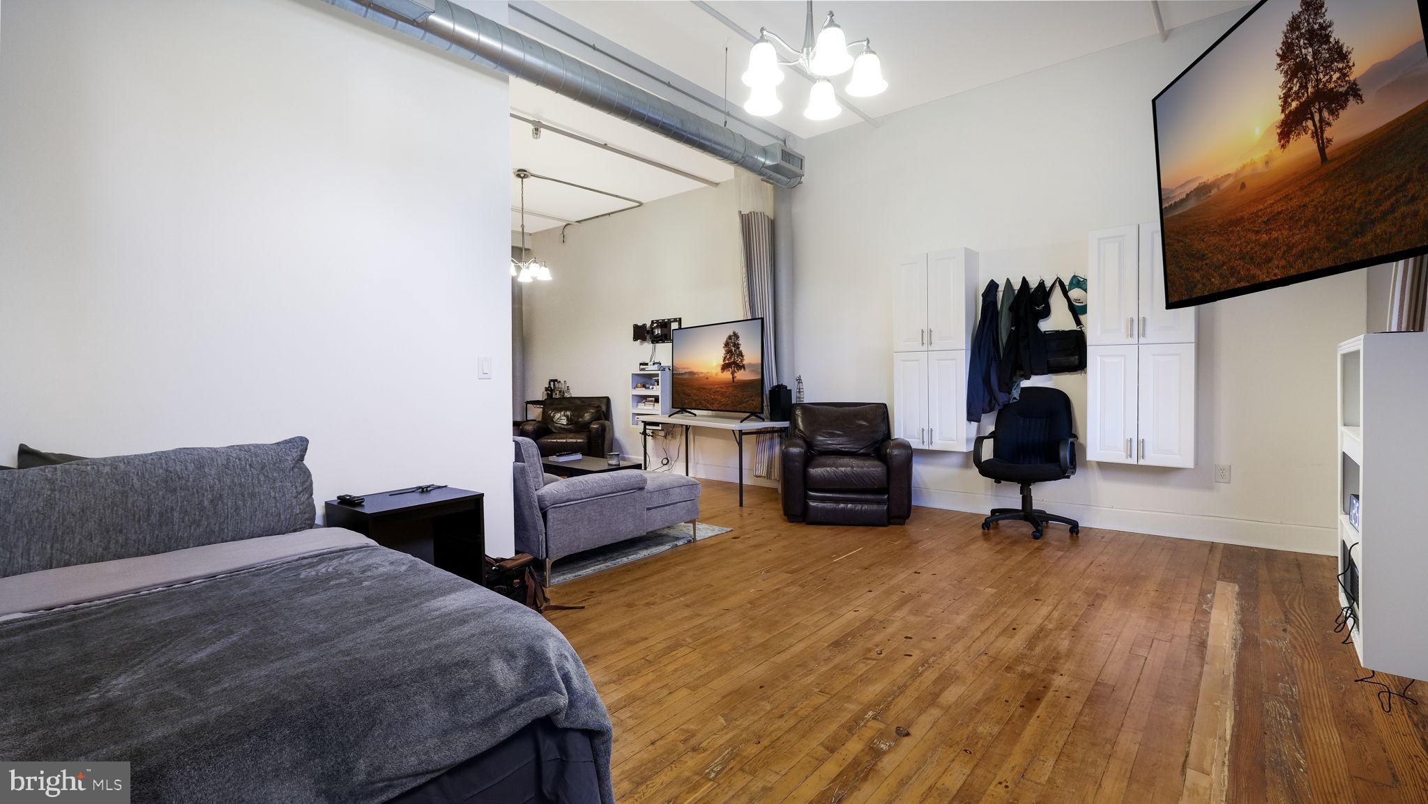 200 Lincoln Ave #211