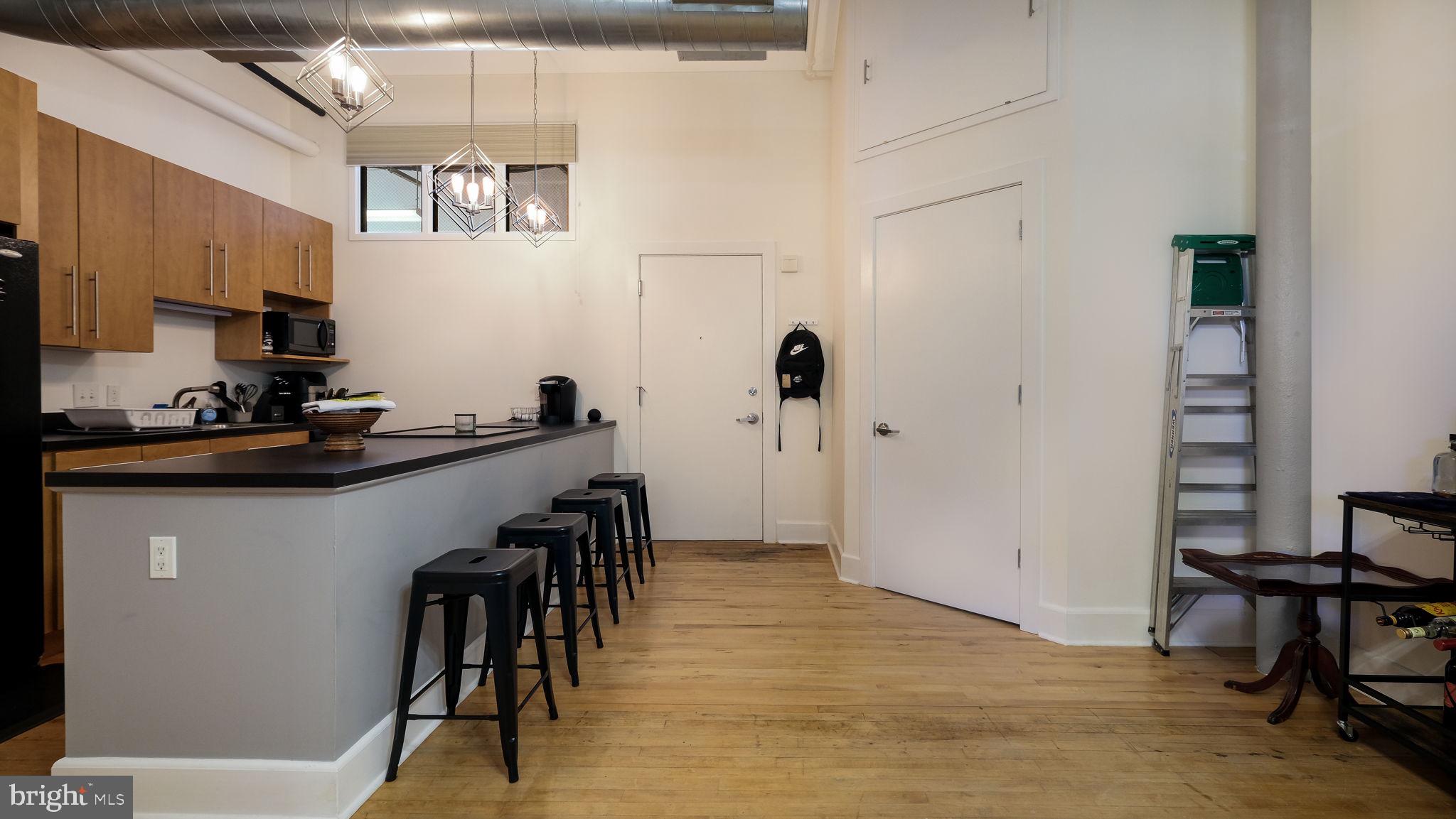 200 Lincoln Ave #211