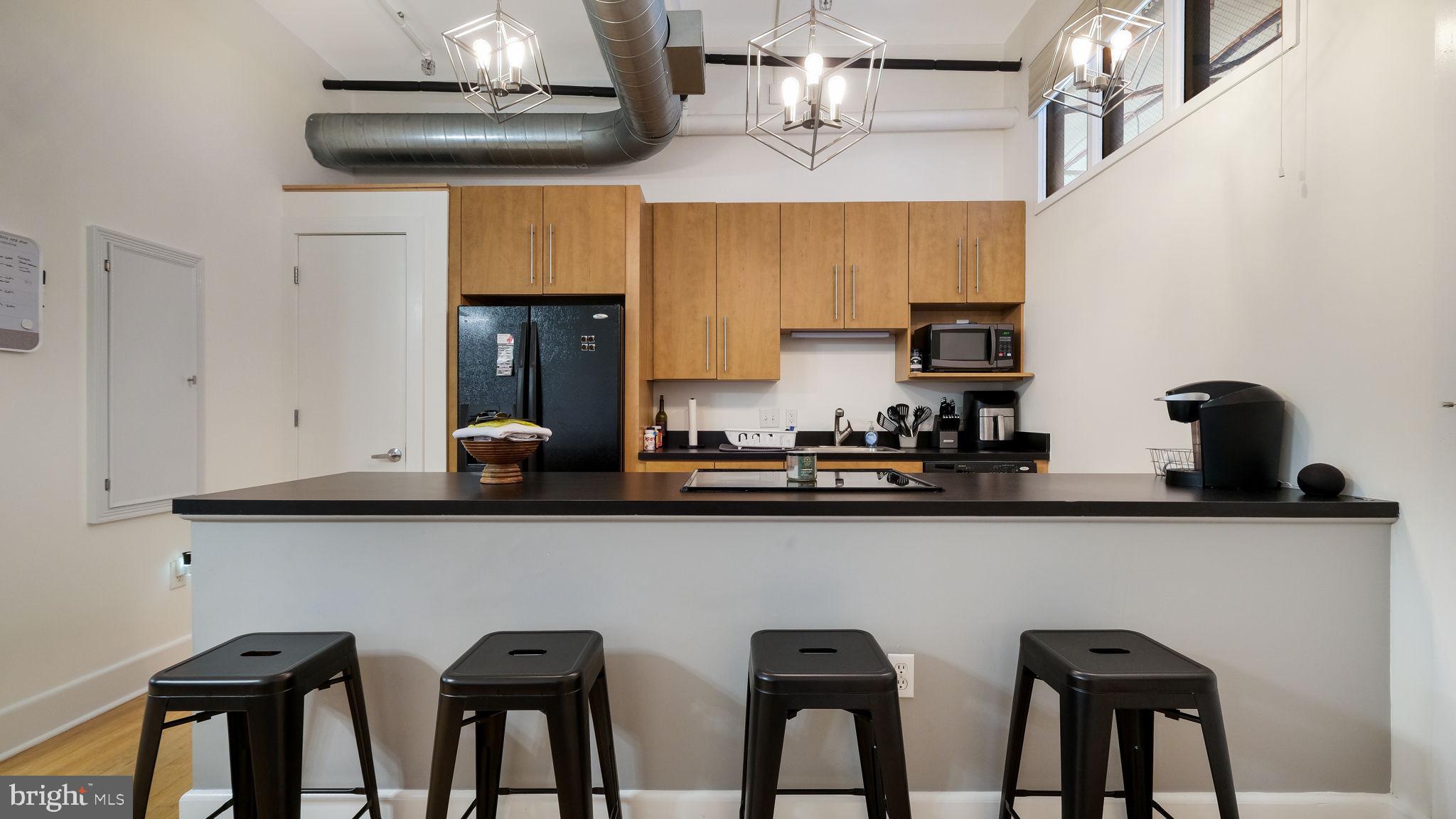 200 Lincoln Ave #211