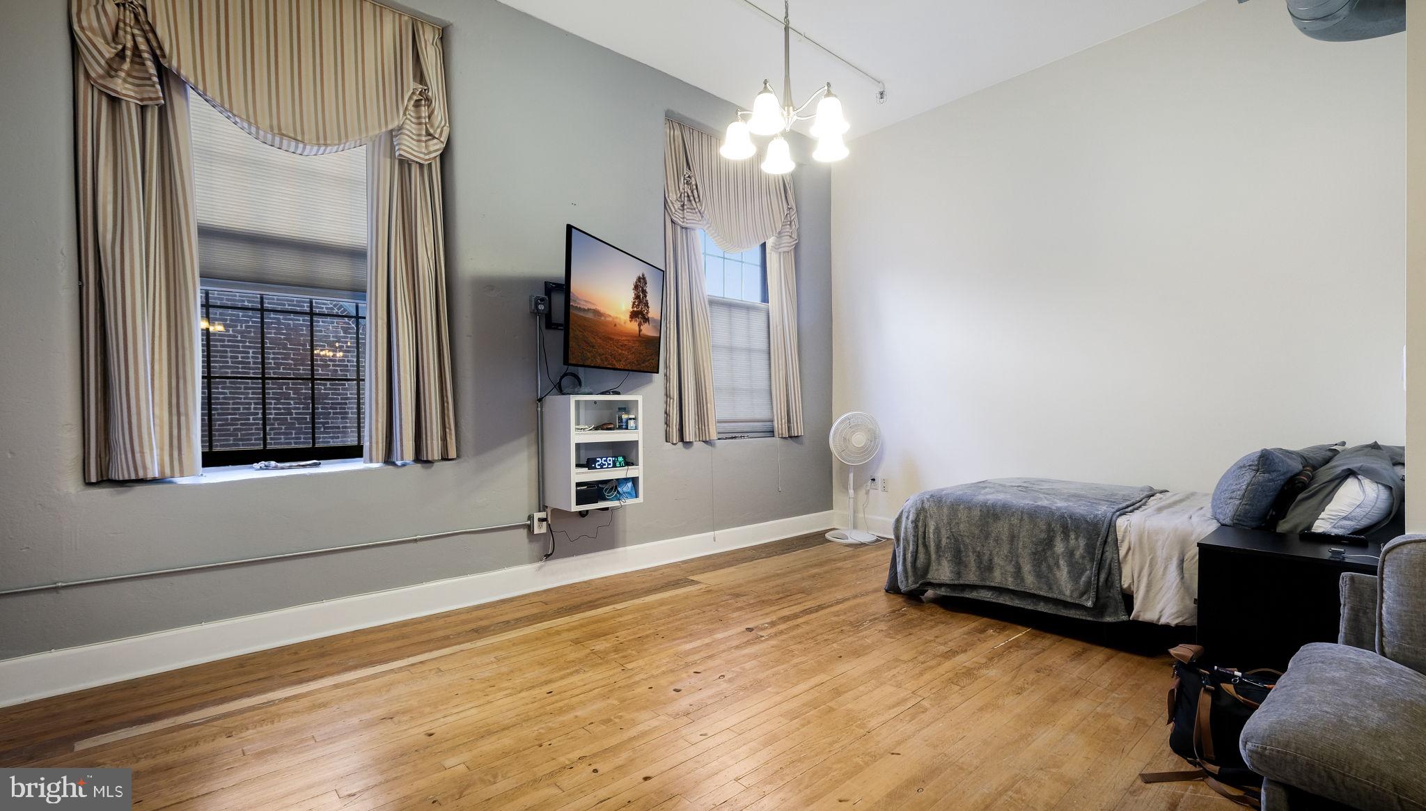 200 Lincoln Ave #211