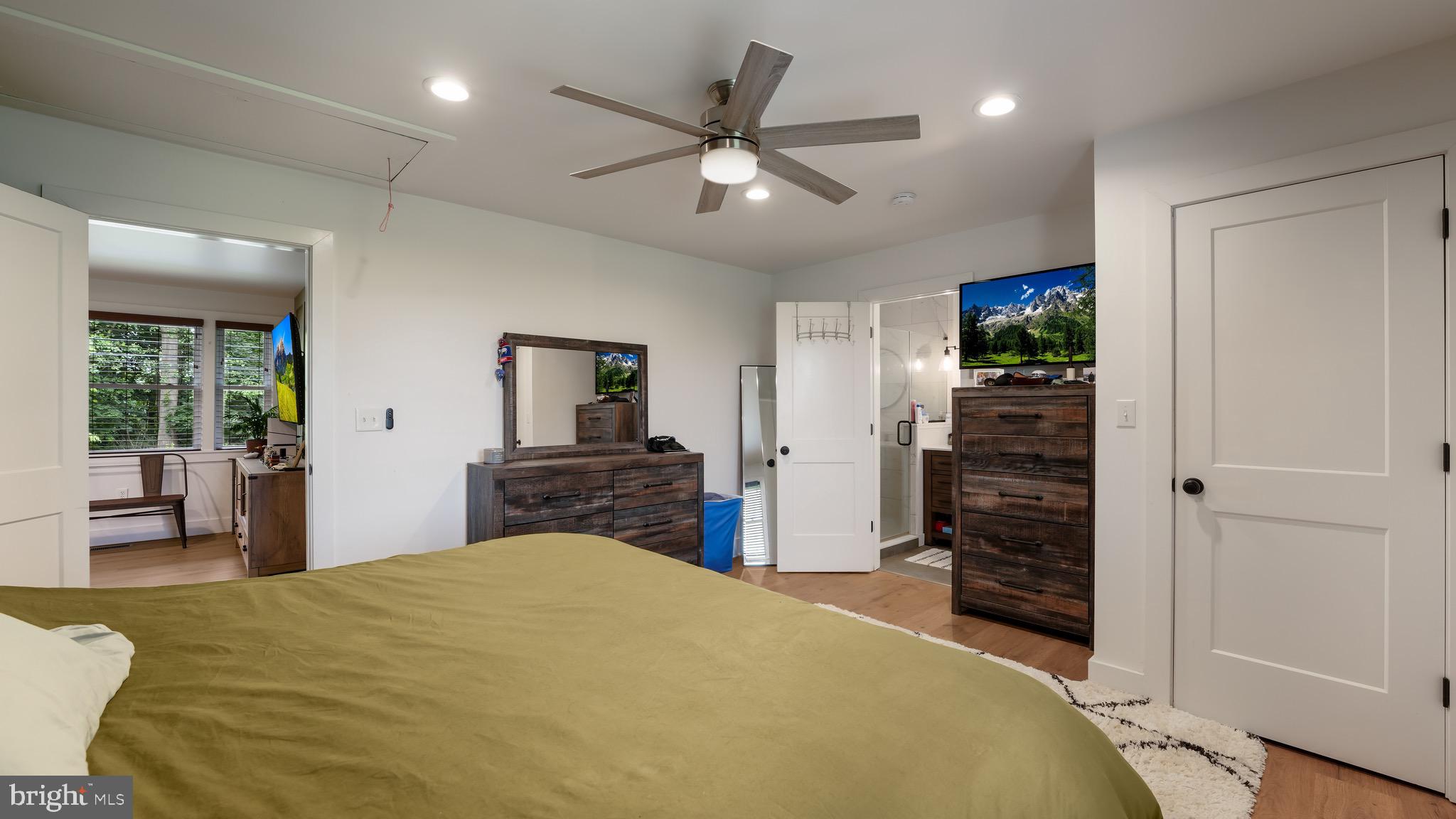 3105 E Kings Hwy
