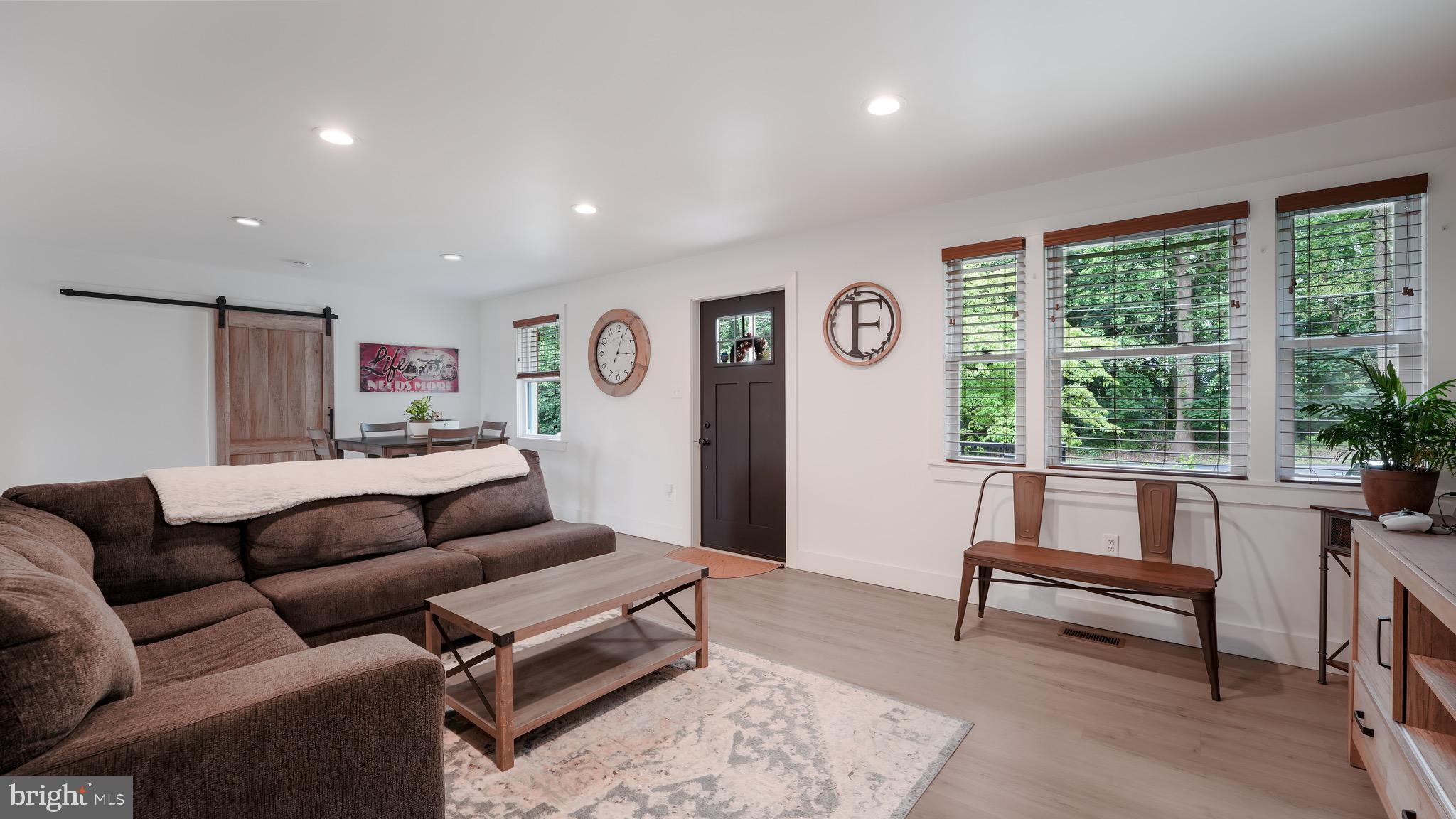 3105 E Kings Hwy