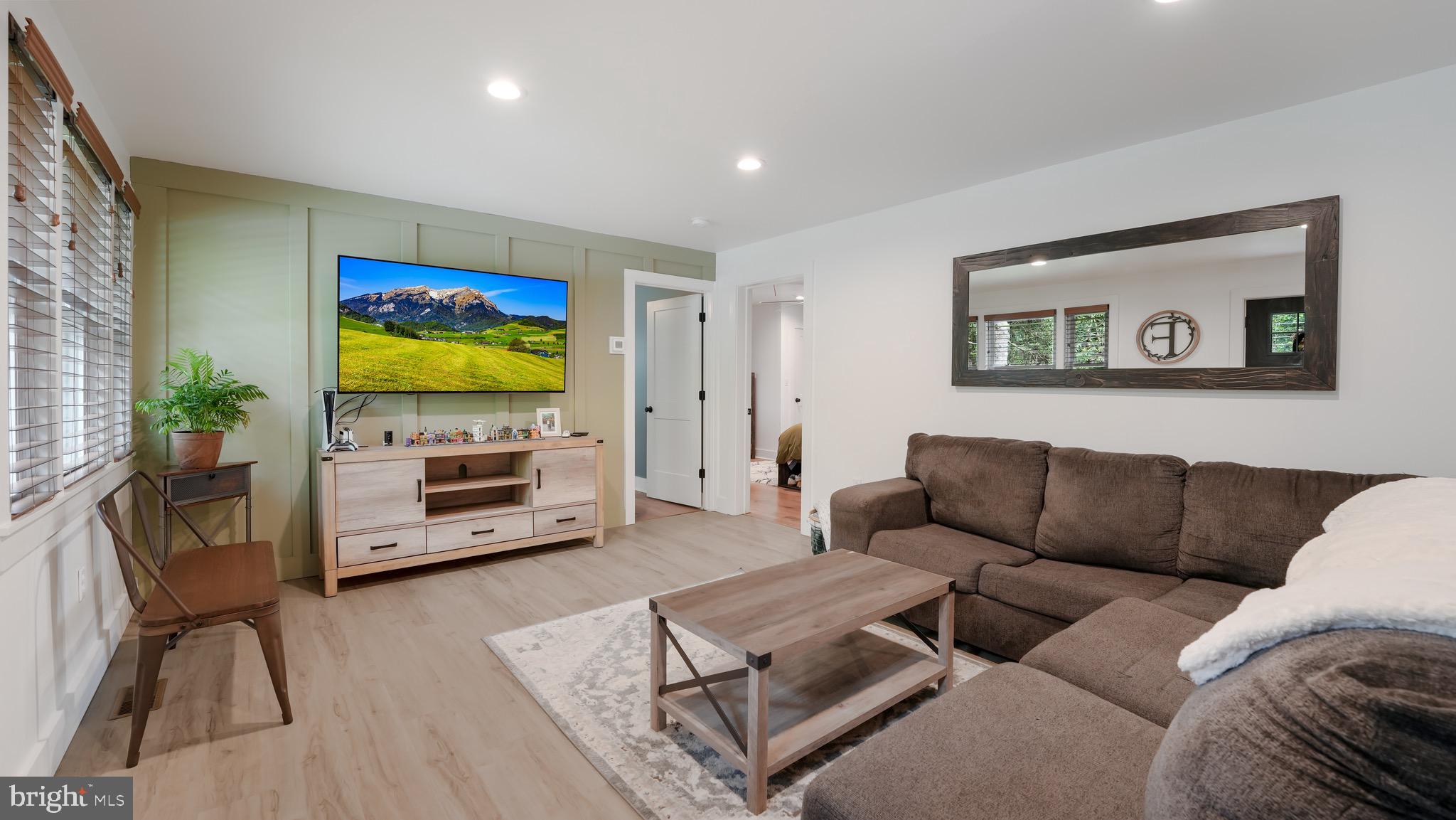 3105 E Kings Hwy