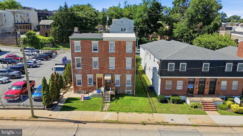 251 E MARKET ST