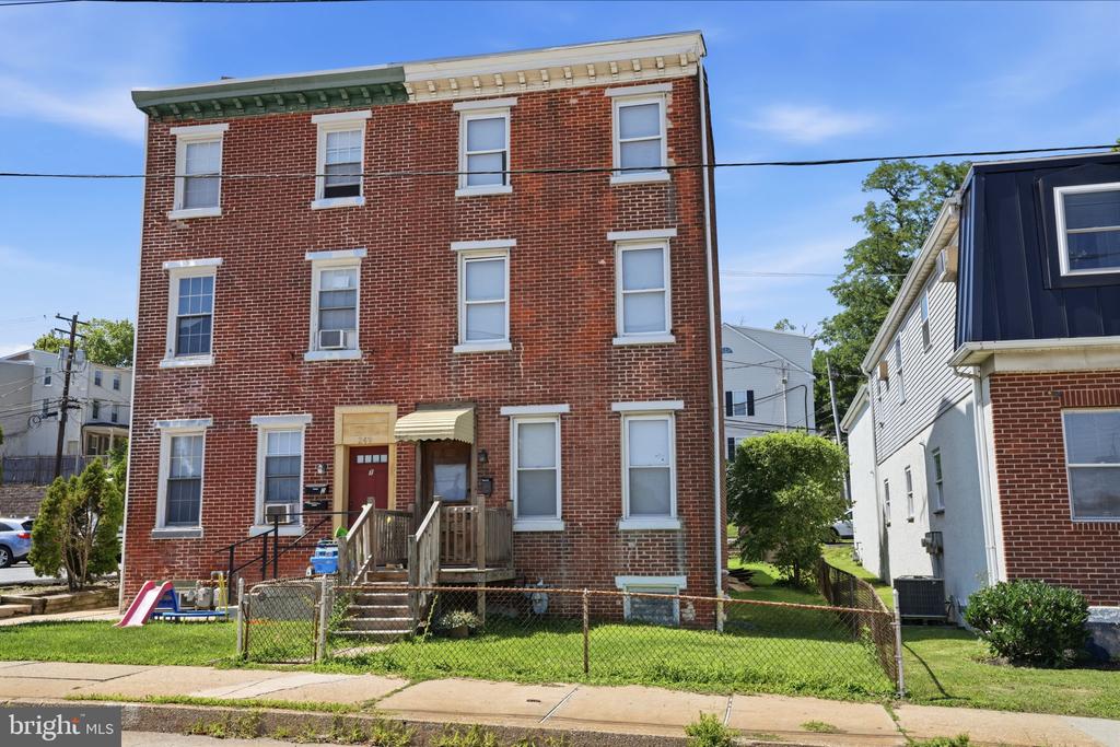 251 E MARKET ST