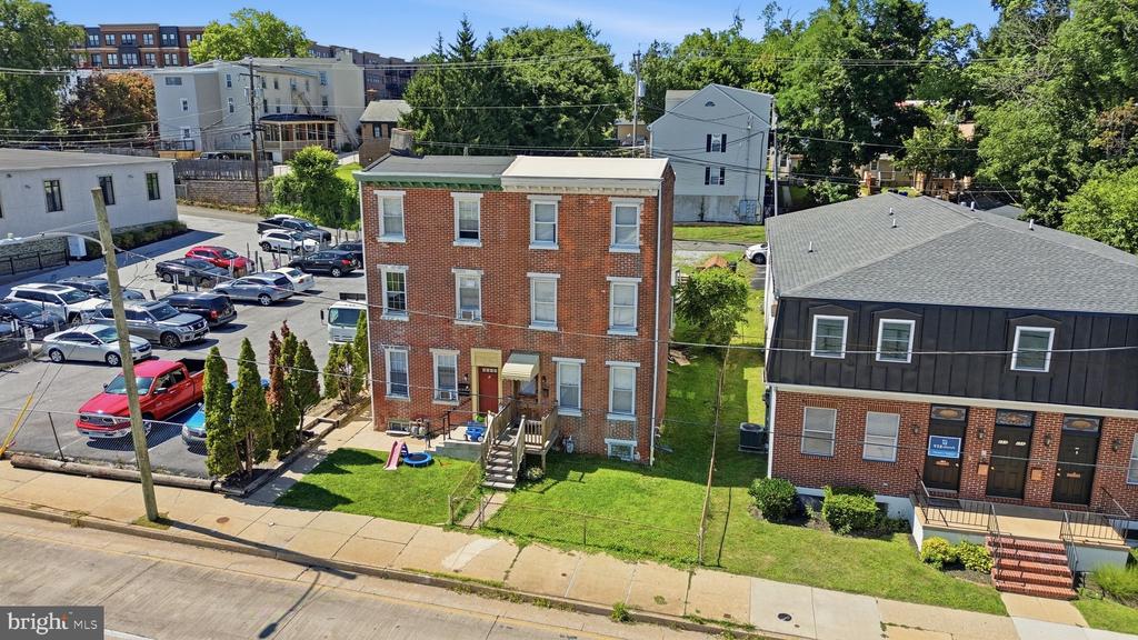 251 E MARKET ST