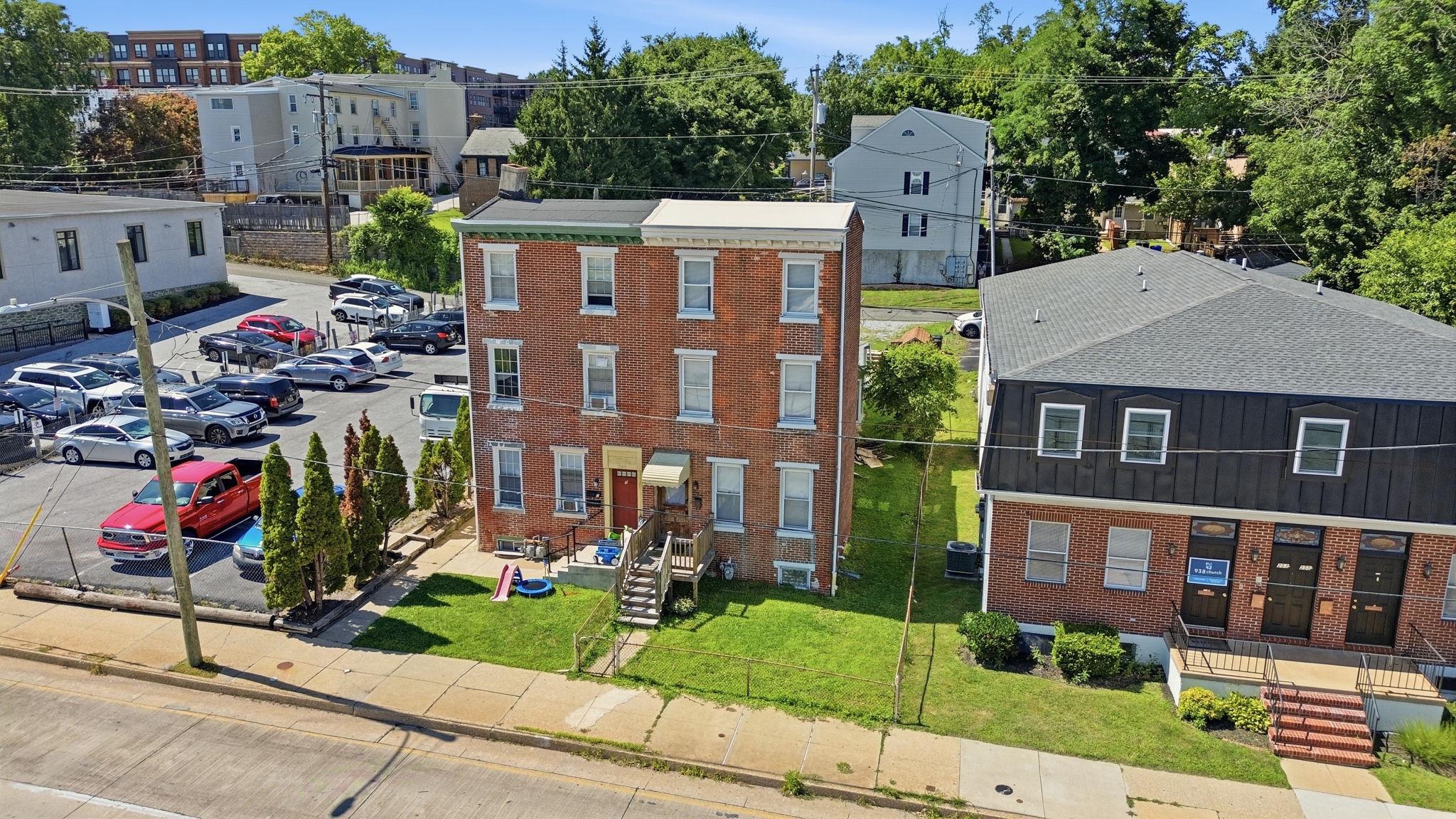 251 E MARKET ST