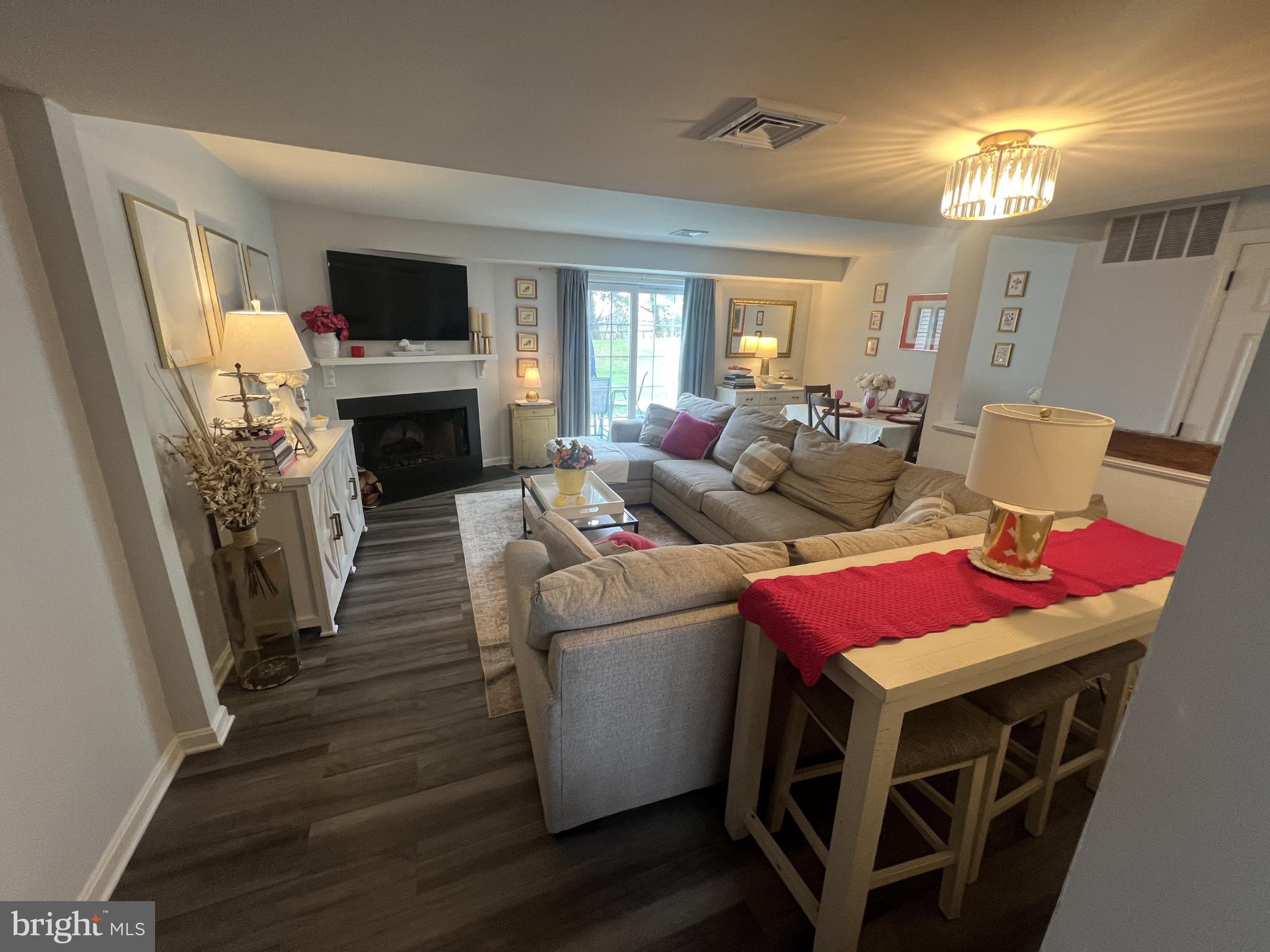 1335 CAMBRIDGE CT
