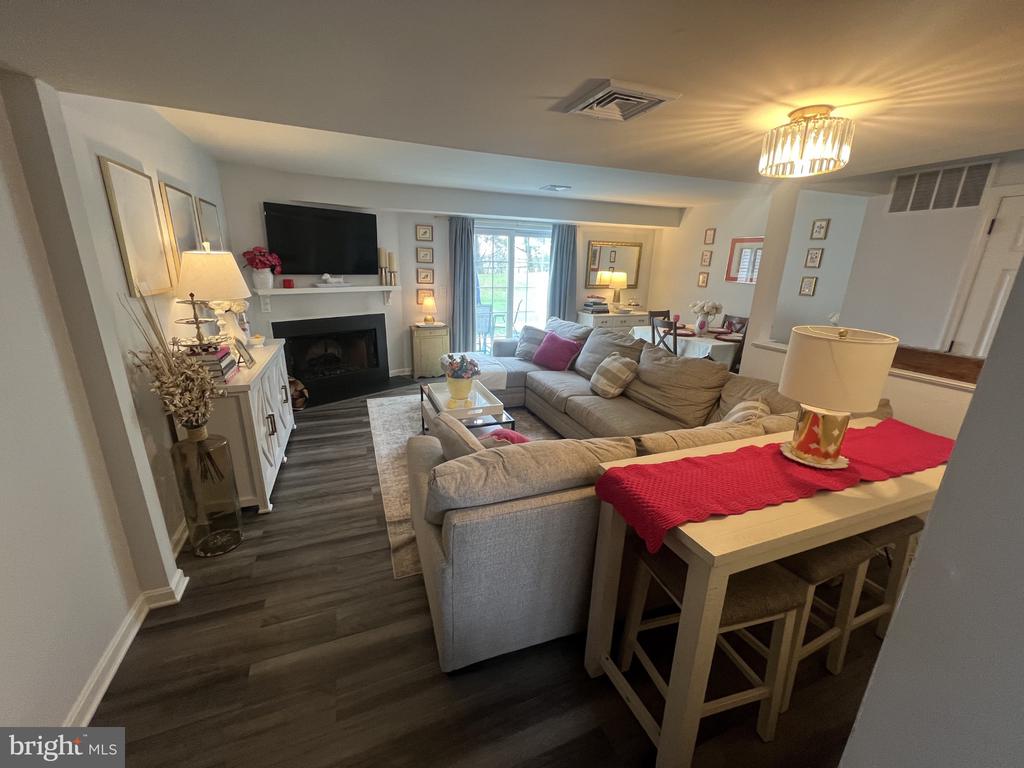 1335 CAMBRIDGE CT