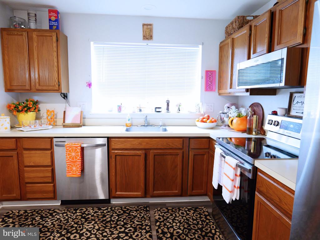1335 CAMBRIDGE CT