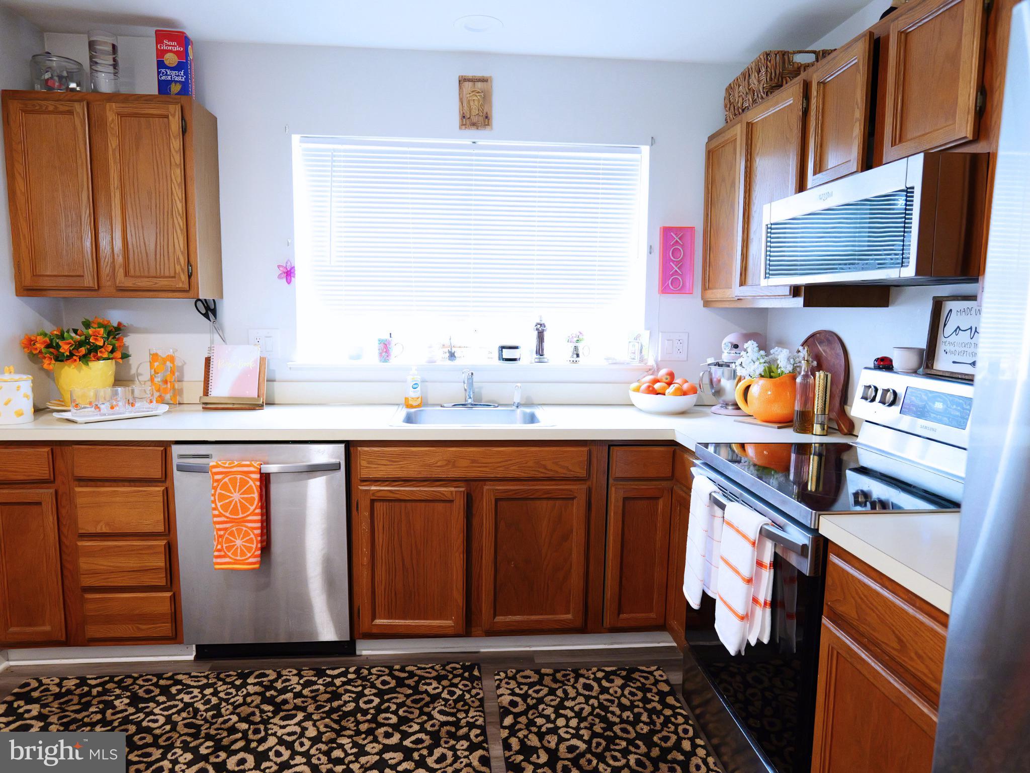 1335 CAMBRIDGE CT