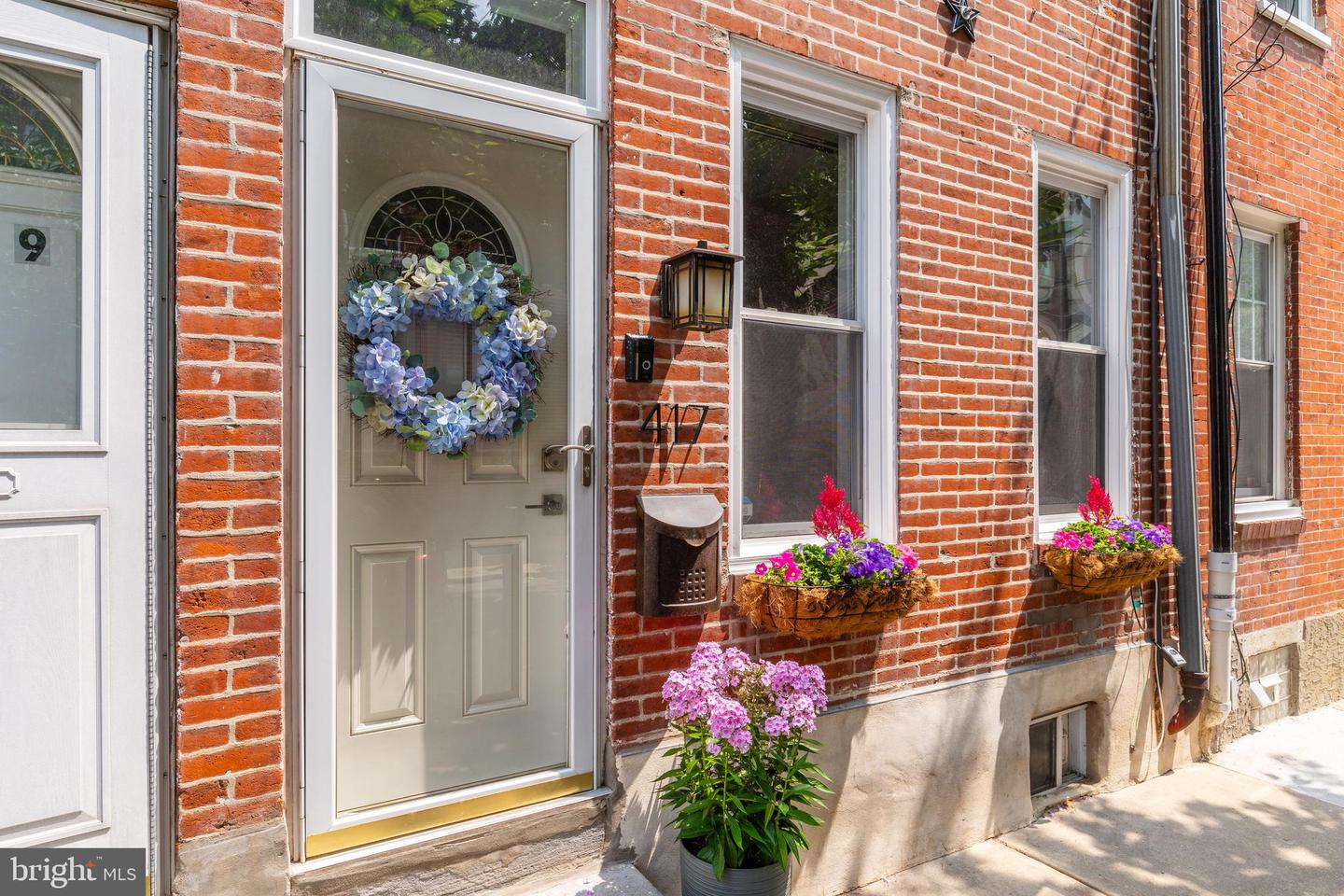 417 W George St