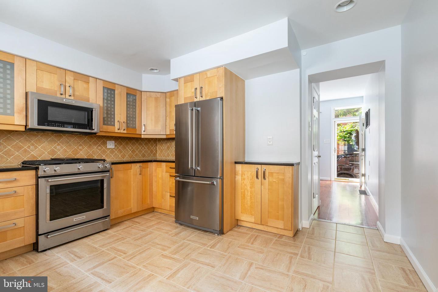 417 W George St
