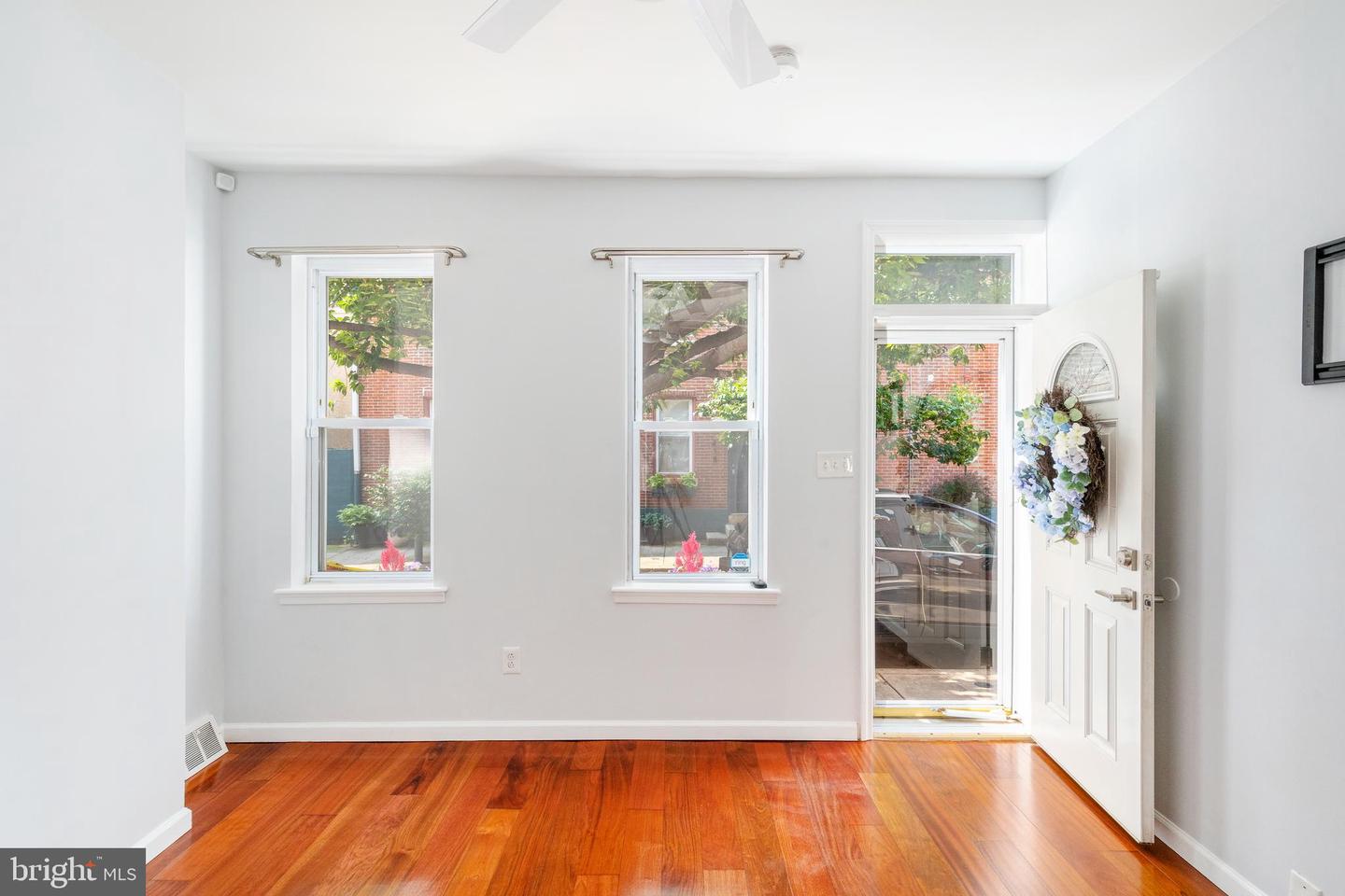 417 W George St