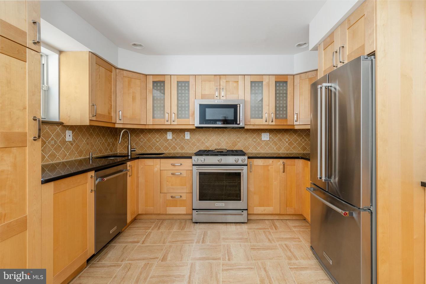 417 W George St