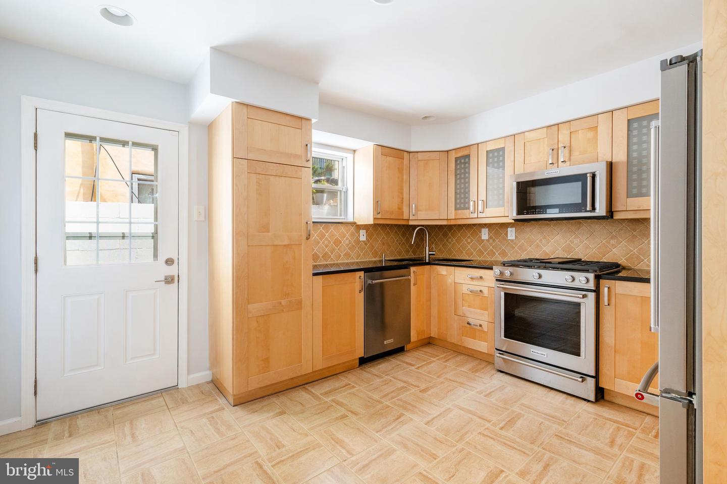 417 W George St