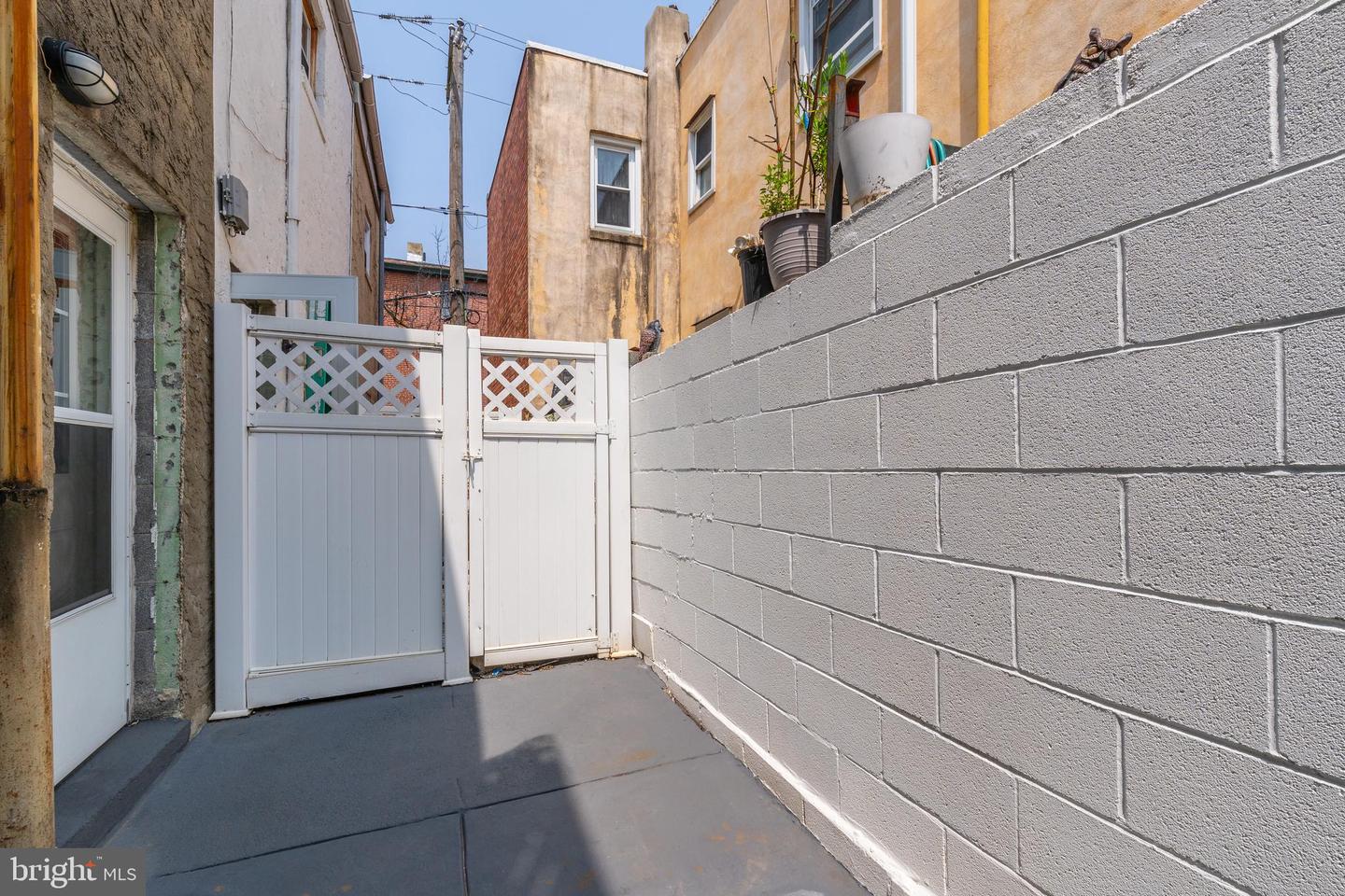 417 W George St