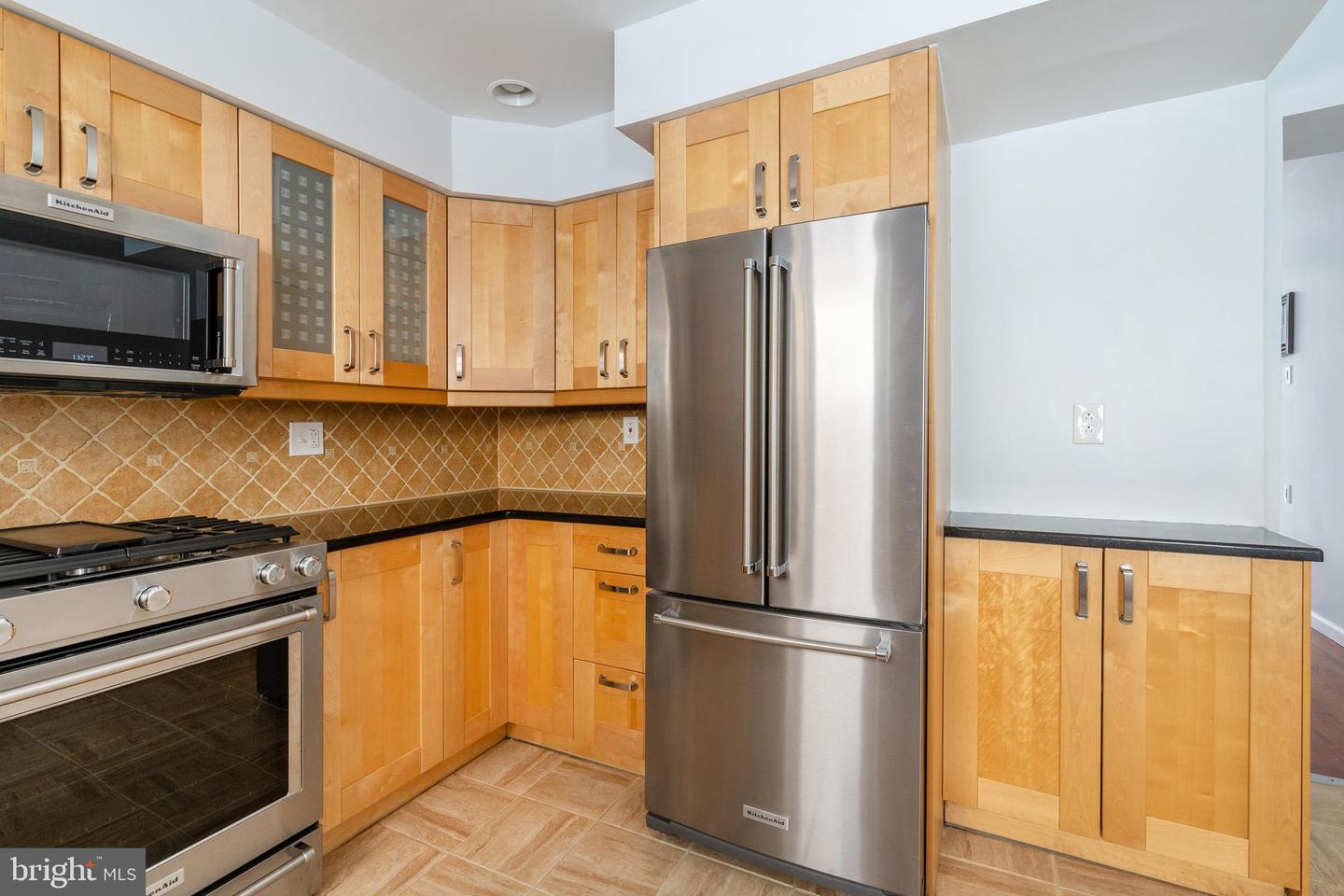 417 W George St