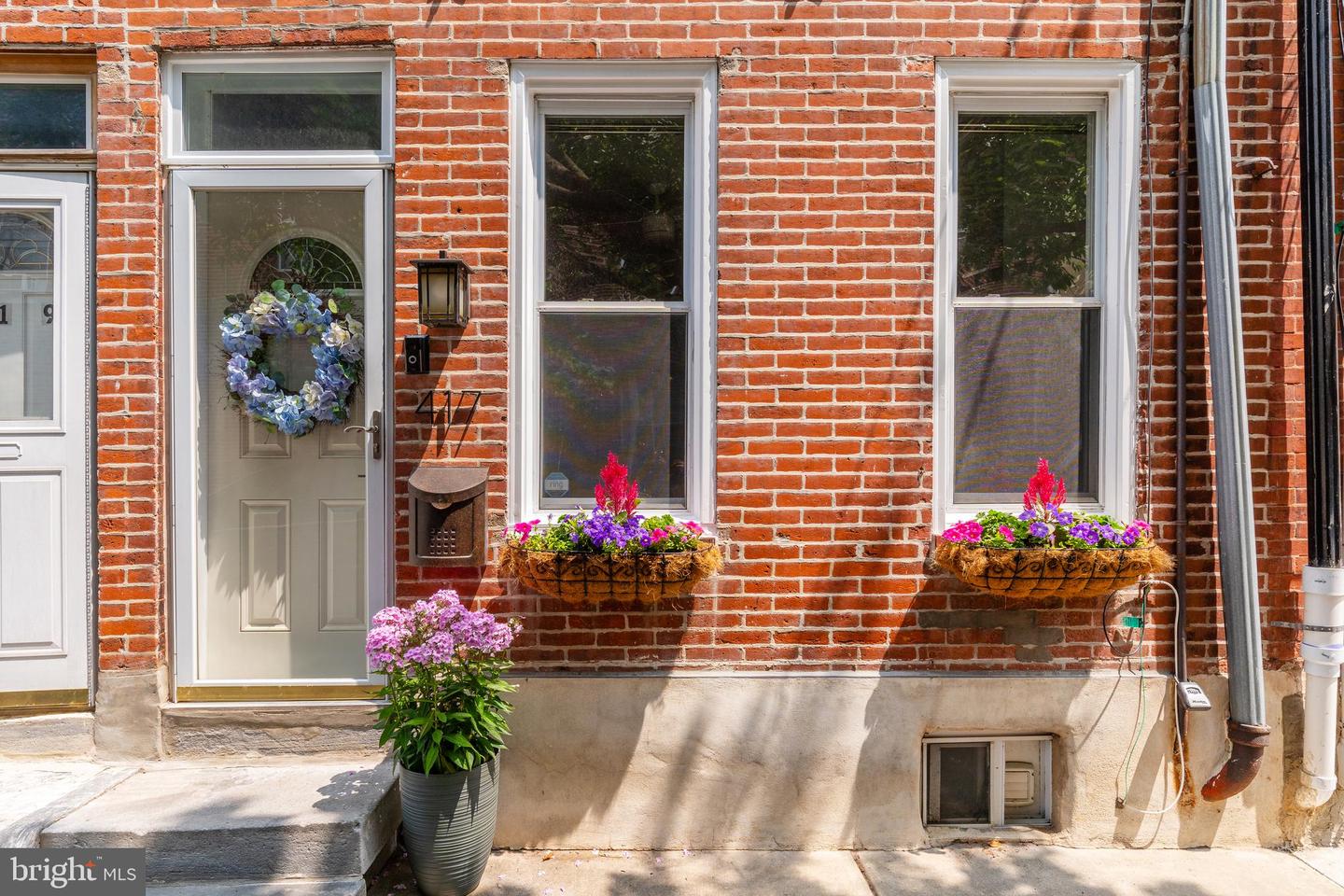 417 W George St