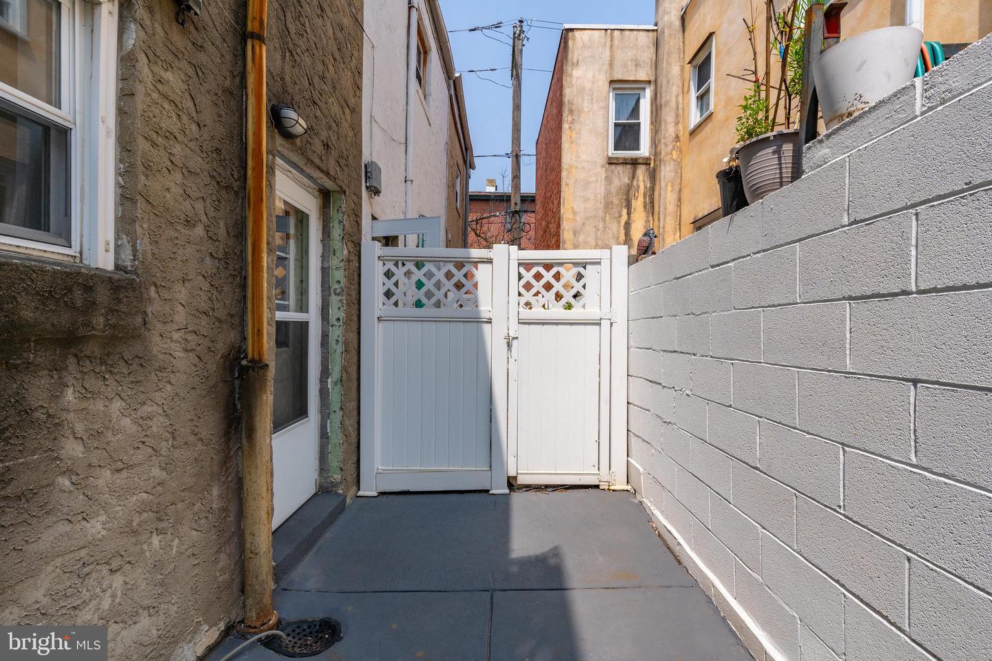 417 W George St