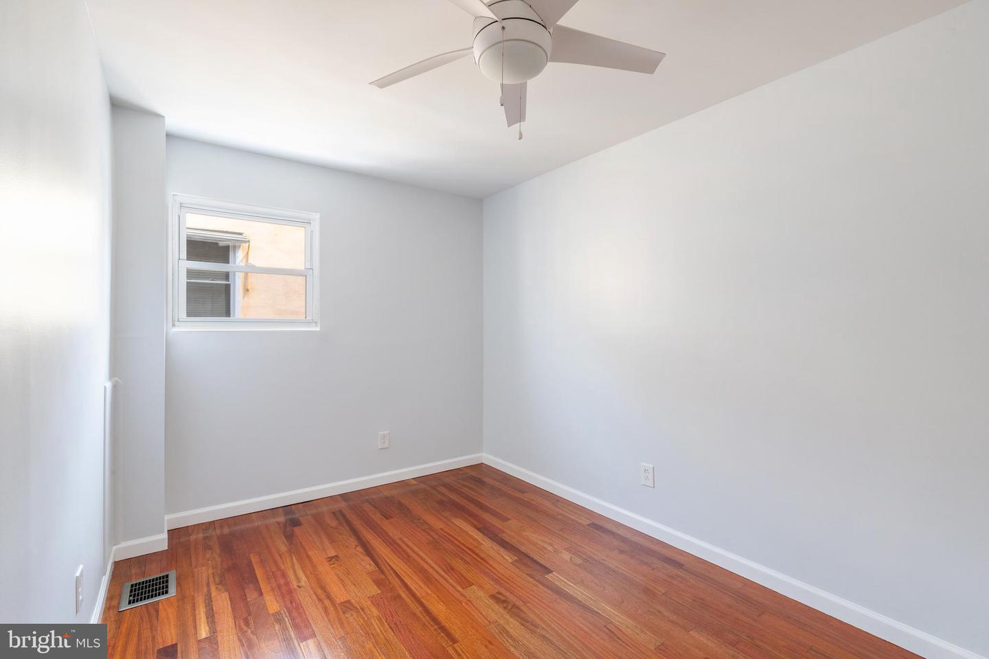 417 W George St